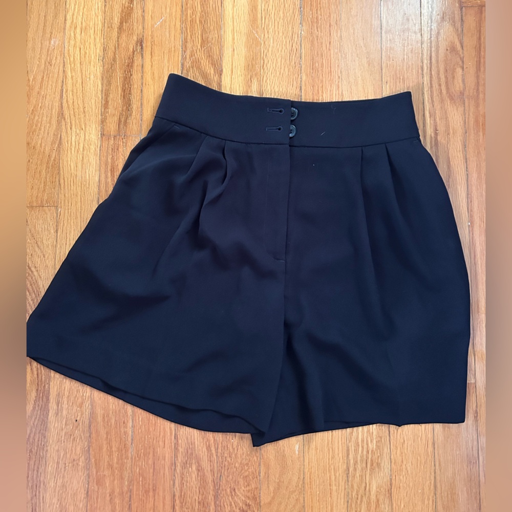 H&M pleated black shorts